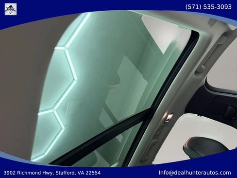 Used 2017 Volvo XC90 T6 Momentum w/ Momentum Plus Package AWD/4WD image 19