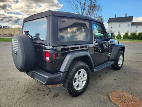 Used 2018 Jeep Wrangler Sport AWD/4WD image 19