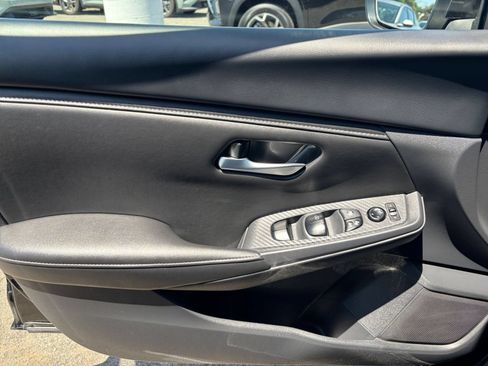 Used 2025 Nissan Sentra SV FWD image 18