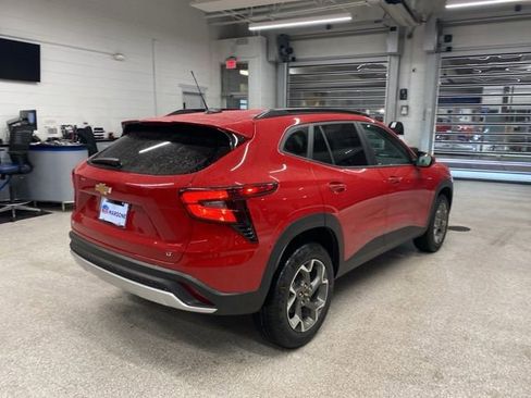 New 2026 Chevrolet Trax LT w/ Driver Confidence Package FWD image 5