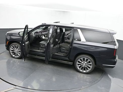 New 2026 Cadillac Escalade ESV Luxury w/ LPO, Radiant Package AWD/4WD image 59