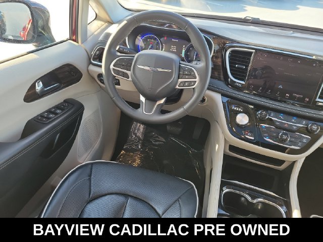 Used 2023 Chrysler Pacifica Limited FWD image 21