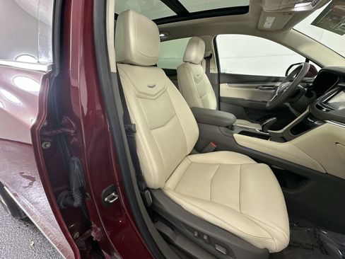 Used 2018 Cadillac XT5 Luxury w/ Driver Awareness Package image 31