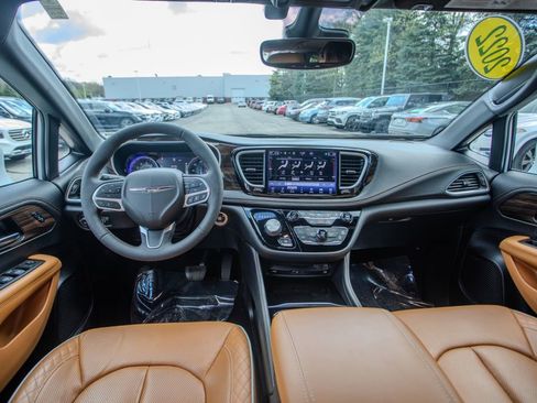 Used 2022 Chrysler Pacifica Pinnacle AWD/4WD image 15