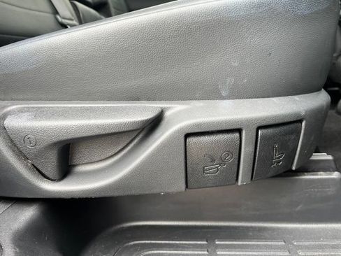 Used 2024 Toyota Highlander XLE AWD/4WD image 24