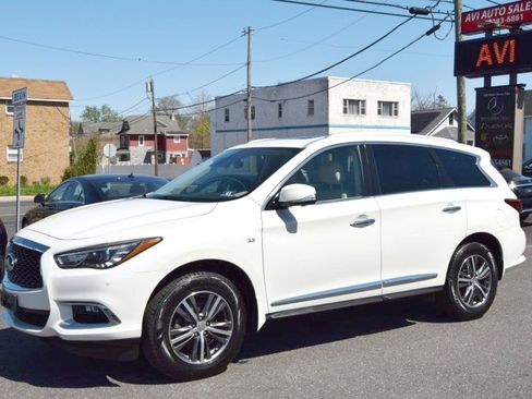 Used 2019 INFINITI QX60 Luxe w/ Essential Package image 2