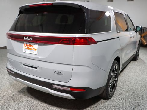 Used 2024 Kia Carnival EX FWD image 7