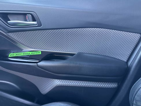 Used 2021 Toyota C-HR Limited image 22