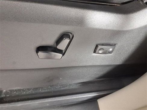 Used 2014 Chrysler Town & Country Touring-L w/ Driver Convenience Group image 17