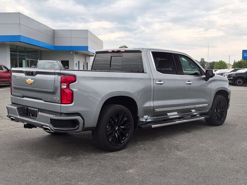 Used 2025 Chevrolet Silverado 1500 High Country AWD/4WD image 5