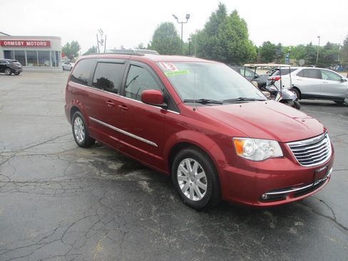 Used 2013 Chrysler Town & Country Touring FWD image 4