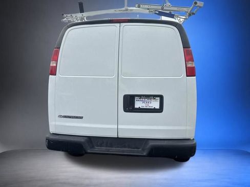 Used 2018 Chevrolet Express 3500 Extended w/ Driver Convenience Package RWD image 4