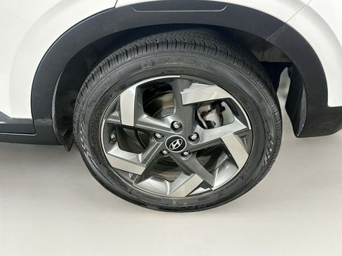 Used 2025 Hyundai Venue SEL FWD image 11