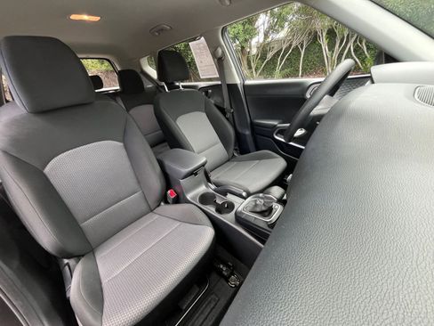 Used 2025 Kia Soul LX w/ LX Technology Package image 34