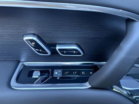 New 2025 Land Rover Range Rover Long Wheelbase SE image 25