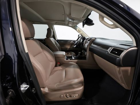 Used 2021 Lexus GX 460 Premium w/ Accessory Package AWD/4WD image 22