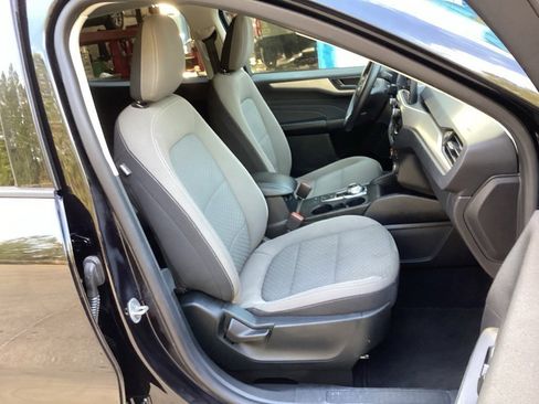 Used 2022 Ford Escape SE image 30