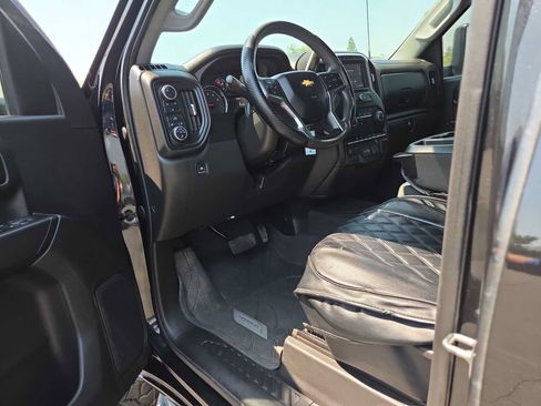 Used 2022 Chevrolet Silverado 2500 Custom w/ Custom Value Package AWD/4WD image 10