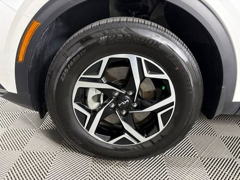 Used 2025 Kia Sportage LX image 12