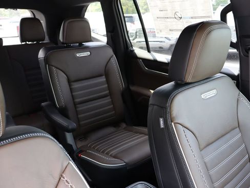 New 2026 GMC Acadia Denali Ultimate w/ LPO, Floor Liner Package AWD/4WD image 27