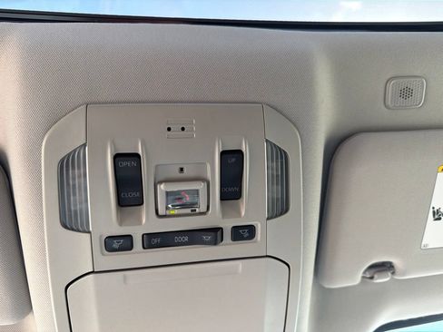 Used 2023 Toyota Highlander XLE AWD/4WD image 21