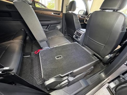 Used 2024 Volkswagen Atlas SE AWD/4WD image 53