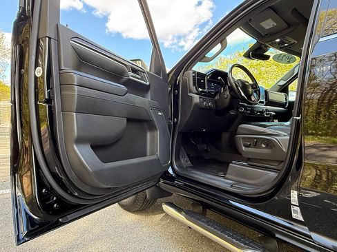 Used 2023 Chevrolet Silverado 1500 LTZ w/ LTZ Premium Package AWD/4WD image 8