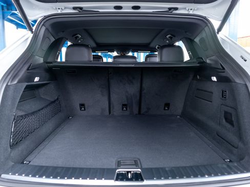Certified 2025 Porsche Cayenne AWD/4WD image 26