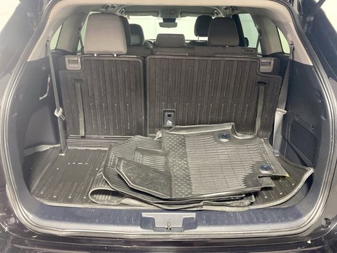 Used 2020 Toyota Highlander L image 28