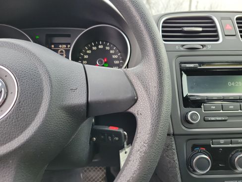 Used 2013 Volkswagen Golf 4-Door image 23