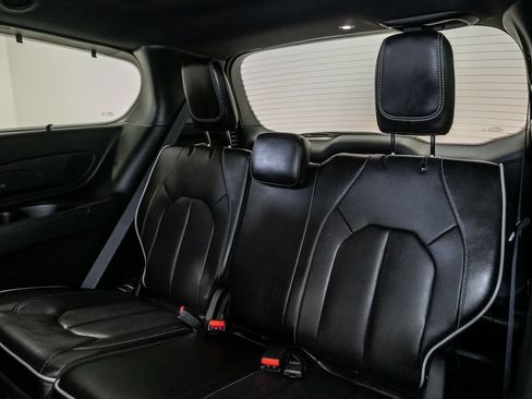 New 2026 Chrysler Pacifica Limited w/ Uconnect Theater Family Group FWD image 20