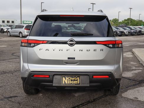 Used 2025 Nissan Pathfinder SV FWD image 5