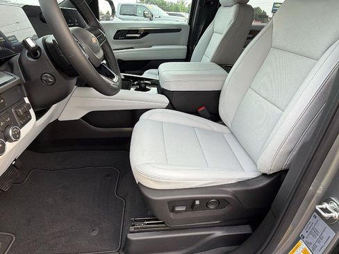 New 2026 Chevrolet Suburban Premier w/ Sun And Tow Package AWD/4WD image 17