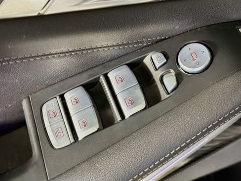 Certified 2024 BMW X7 M60i AWD/4WD image 18