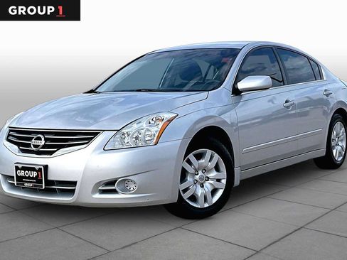 Used 2010 Nissan Altima 2.5 S FWD image 1