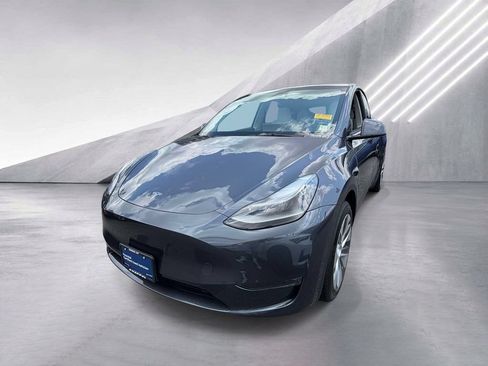 Used 2023 Tesla Model Y Long Range AWD/4WD image 4