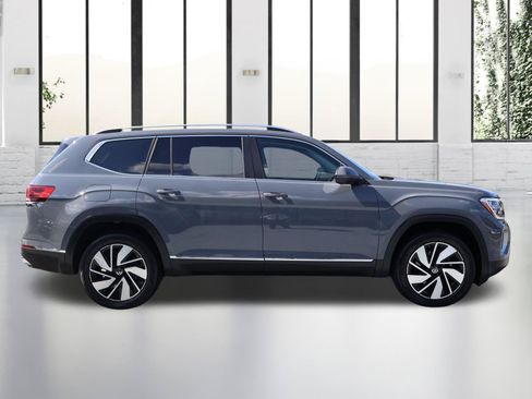 Used 2025 Volkswagen Atlas SEL AWD/4WD image 6