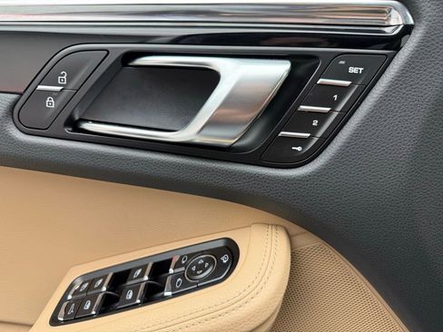 Used 2025 Porsche Macan image 20
