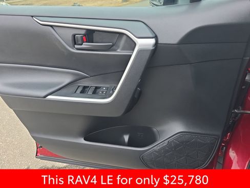 Used 2022 Toyota RAV4 LE image 33
