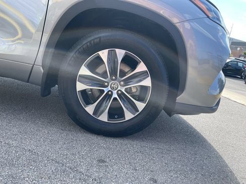 Certified 2025 Toyota Highlander XLE AWD/4WD image 11