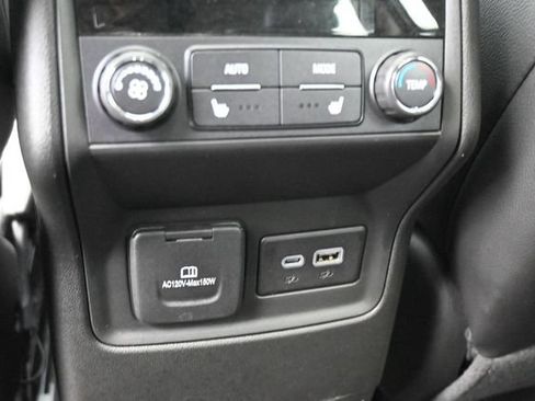Used 2023 GMC Acadia Denali w/ Denali Ultimate Package AWD/4WD image 22