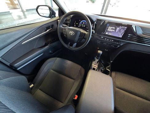 Used 2025 Toyota Camry LE image 37