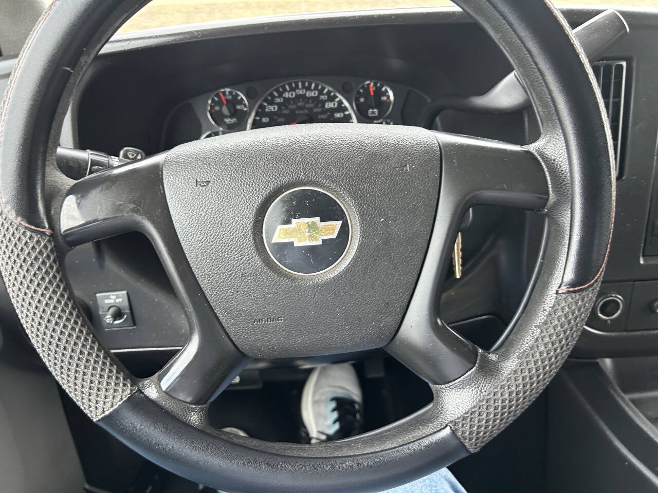 Used 2013 Chevrolet Express 2500 RWD image 20