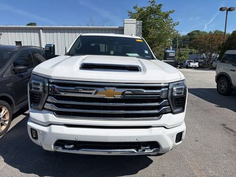 Used 2024 Chevrolet Silverado 2500 High Country w/ LPO, Dark Essentials Package AWD/4WD image 2