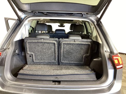Used 2021 Volkswagen Tiguan SEL w/ 3rd Row Seat Package AWD/4WD image 35