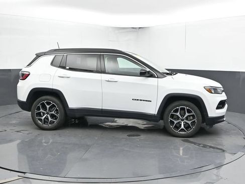 Used 2025 Jeep Compass Limited AWD/4WD image 4