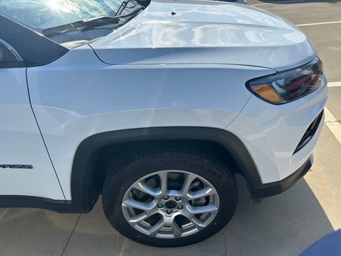 Used 2025 Jeep Compass Limited AWD/4WD image 2