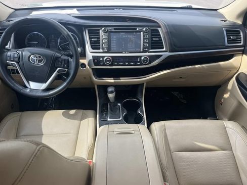 Used 2015 Toyota Highlander Limited Platinum AWD/4WD image 16