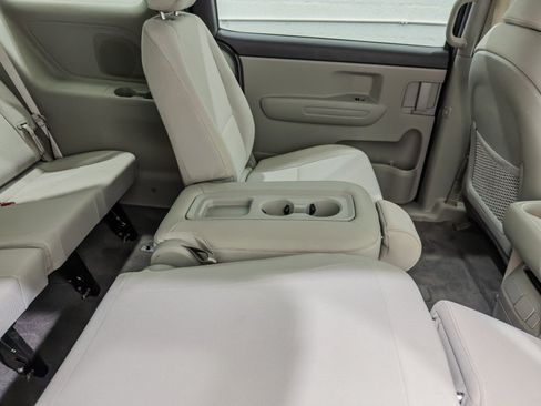 Used 2019 Kia Sedona LX FWD image 18