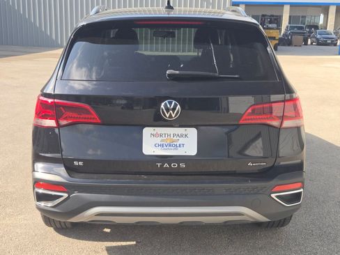 Used 2022 Volkswagen Taos SE AWD/4WD image 4